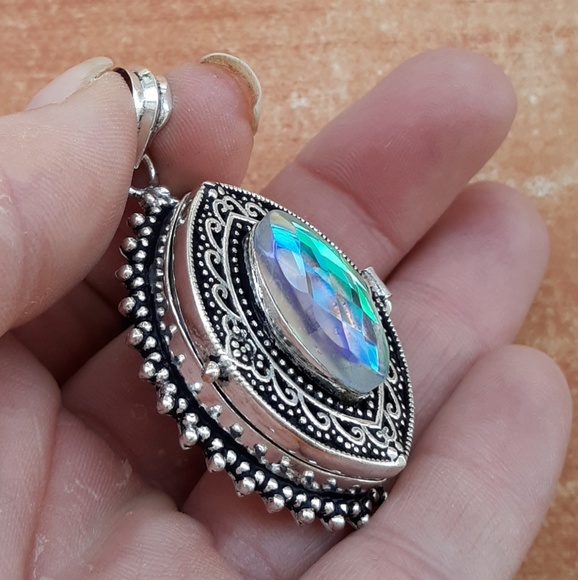 New Amazing Rainbow Topaz 925 Silver Poison Pendant. - Picture 2 of 8